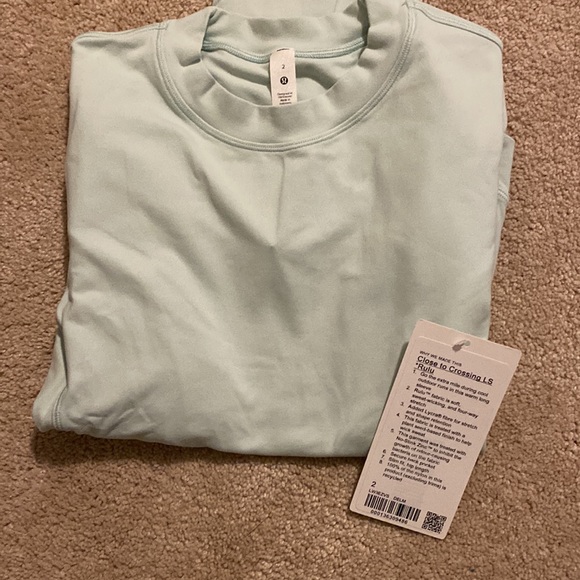 Lululemon close to crossing long sleeve *Rulu Size 2 Delicate Mint NWT - Picture 3 of 3